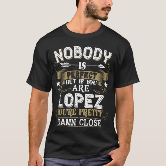 T-shirt Personne N'Est Parfait Mais Vous Êtes LOPEZ Nom De (Devant)