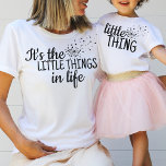 T-shirt Petite Chose Coeurs Dandelion Maman Costume pour e<br><div class="desc">Maman et moi, le design de chemise pour maman et un enfant "c'est les petites choses de la vie" pour une maman, et une "petite chose" correspondante pour un enfant, le design fonctionnerait bien pour une nouvelle maman, ou une future mère, ou comme cadeau de jour d'une mère. S'il vous...</div>
