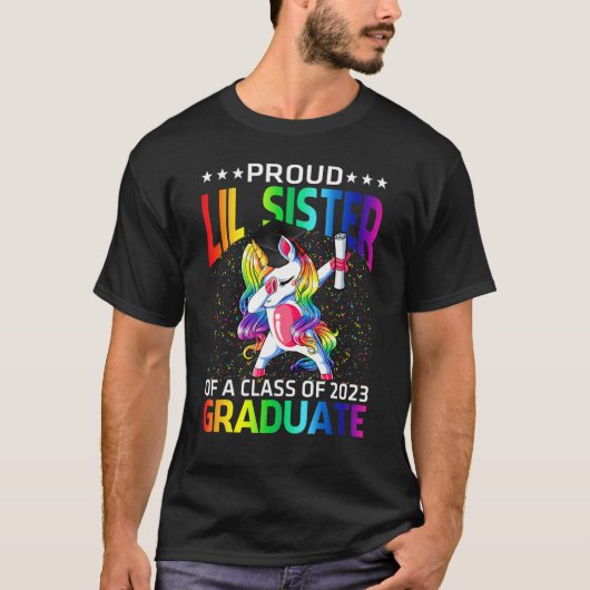 T-shirt Petite sœur fière d'un diplômé de la promotion 202 (Devant)