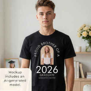 T-shirt Photo d'arche Fier frère de diplômé de 2026