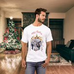 T-shirt Photo de famille de Noël blanc or rouge bauble<br><div class="desc">Chemise blanche. Personnalisez et ajoutez votre propre photo de famille. Un arbre de Noël doré bauble comme cadre.</div>