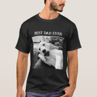 Photo en noir et blanc d'un chien jouant avec Papa