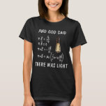 T-shirt Physique Maxwell's Equation Funny Birthday Gift<br><div class="desc">Forme différentielle des équations de Maxwell,  ce design cool de science et de mathématiques est un cadeau cool pour les amateurs de sciences,  les mathématiciens,  les physiciens,  les enseignants,  les nerds et les geeks.</div>
