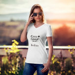 T-shirt Pickleball Gal Reine de la Cour<br><div class="desc">Oui, il y a une reine du terrain de pickleball dans votre vie qui aimerait vraiment ce t-shirt amusant comme un cadeau. Oui — Reine du Pickleball Court avec beaucoup de glam et une certaine parties scintillant avec un arrière - plan rose en or et personnalisée avec son nom. Pour...</div>