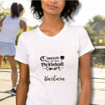 T-shirt Pickleball Gal Reine de la Cour Bella Canvas<br><div class="desc">Oui, il y a une reine du terrain de pickleball dans votre vie qui apprécierait vraiment ce t-shirt Bella Canvas amusant en cadeau. Oui — Reine du Pickleball Court avec beaucoup de glamour et un peu de parties scintillant et personnalisée avec son nom. Si vous avez des questions de design,...</div>