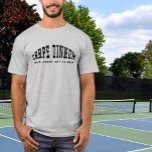 T-shirt Pickleball Pun Carpe Dinkum Funny Modern Citations<br><div class="desc">Le design amusant est doté d'un jeu de pickleball "CARPE DINKUM" dans un design élégant en forme de texte courbe. C'est une excellente journée pour jouer ou le modèle de texte personnalisé vous permet de personnaliser davantage l'instruction. Convient pour être transféré aux chemises de pickleball pour femmes et enfants, le...</div>