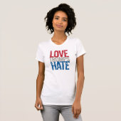 T-shirt Pièce en t de haine d'atouts d'amour (Devant entier)