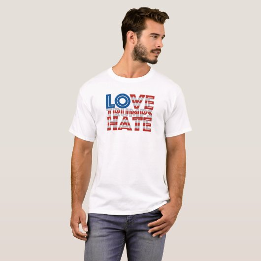 T-shirt Pièce en t de haine d'atouts d'amour (Devant entier)