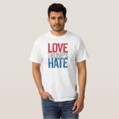 T-shirt Pièce en t de haine d'atouts d'amour (Devant entier)