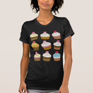 T-shirt pièce en t de motif de petit gâteau