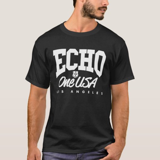 T-shirt Pièce en t foncée tordue d'Echo1USA (Devant)