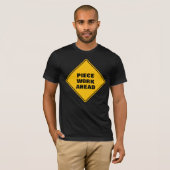 T-shirt Pièce jaune amusant travailler avant la prudence p (Devant entier)