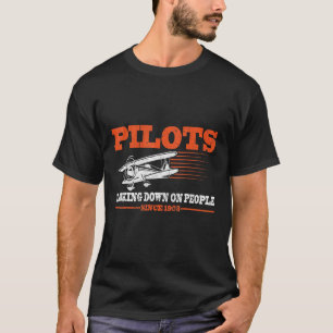 T-shirt Pilotes Qui Regardent Vers Le Bas Les Gens Depuis