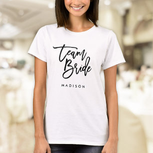 T-shirt Pinceau tendance chic écriture noire Équipe mariée