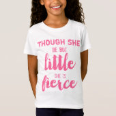 T-Shirt Pink Bien qu'elle soit mais peu elle est Fierce (Devant)