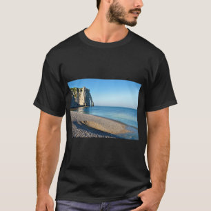 T-shirt Plage de galets et falaise d'Etretat en France Pos