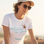 T-shirt Plage mer étoile de mer mère mariage du marié<br><div class="desc">Starfish mère du marié mer / plage / destination mariage t-shirt avec script de calligraphie bleu aqua et texte modifiable. Personnalisez-le avec le nom de sa mère.</div>