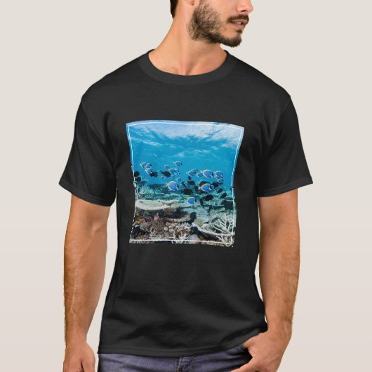 T-shirt Plages tropicales | Esturgeon Parmi le corail (Devant)