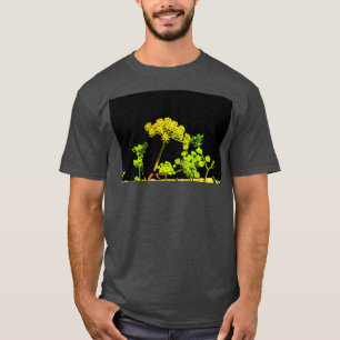 T-shirt Plantes à fleurs jaunes sur arrière - plan noir 1