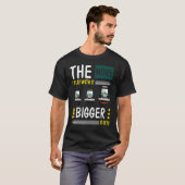 T-shirt Plus Je Joue Avec Elle, Plus Elle Devient Grande. (Devant entier)