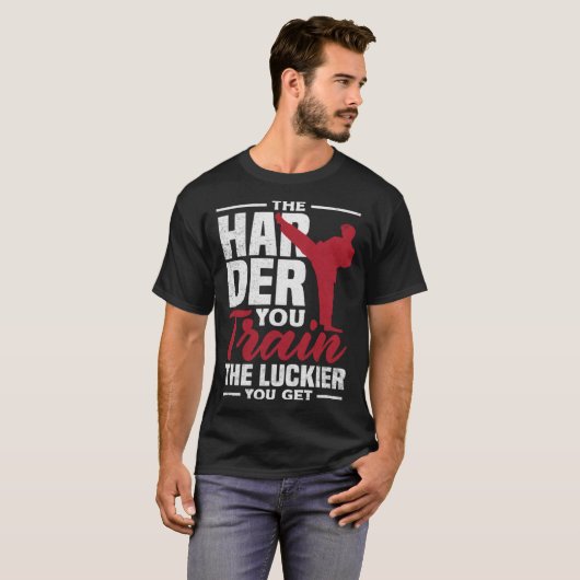 T-shirt Plus Vous Entraînez Le Luckier Vous Obtenez Karate (Devant entier)