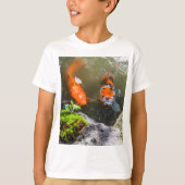 T-shirt Poisson Koi dans un étang (Devant)