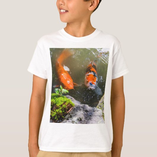 T-shirt Poisson Koi dans un étang (Devant)