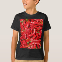 Poivrons de piment rouge chauds dehors pendant