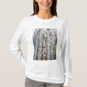 T-shirt Pôles de drapeaux en prière en montagne, col Yot