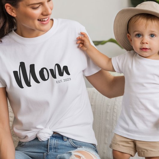 T-shirt Police Script Maman Établie