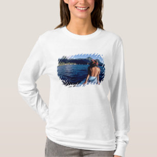 T-shirt Polynésie française, Moorea. Femme appréciant la v
