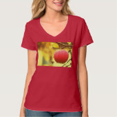 T-shirt "Pomme rouge sur arbre" jolie photo. Commandez dès (Devant)