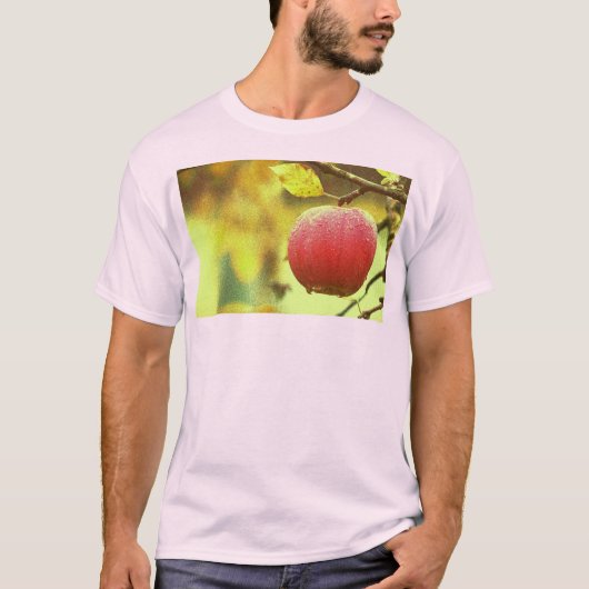 T-shirt "Pomme rouge sur arbre" jolie photo. Commandez dès (Devant)