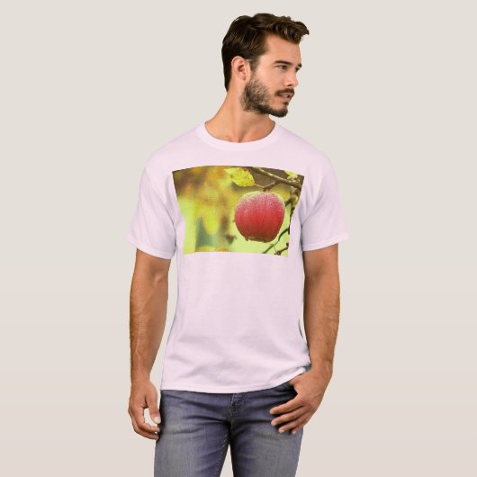 T-shirt "Pomme rouge sur arbre" jolie photo. Commandez dès (Devant entier)