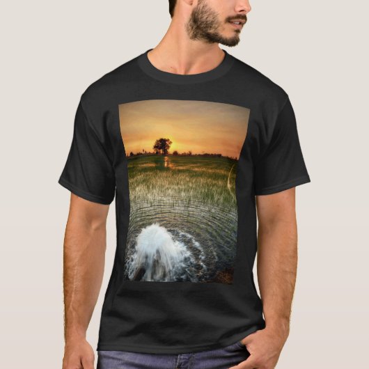 T-shirt Pompage D'Eau Dans Un Terrain De Riz Thaïlandais A (Devant)