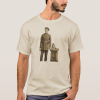 Pompier du 19ème siècle vintage avec des haches du