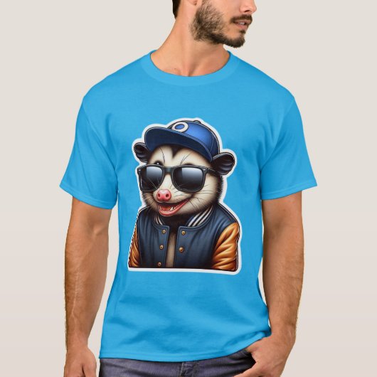 T-SHIRT POSSUME DANS VARSITY JACKET 4 (Devant)