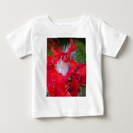 T-shirt Pour Bébé Beauté délicate : Fleur rouge avec plumes blanches (Devant)