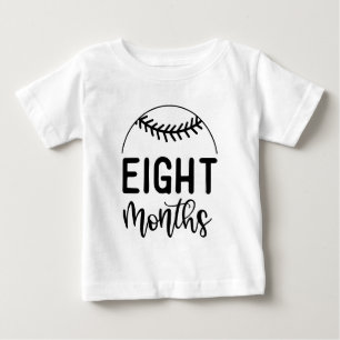T-shirt Pour Bébé Bébé de huit mois atteint un jalon de baseball -