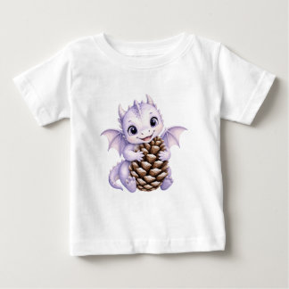 T-shirt Pour Bébé Bébé dragon violet mignon tenant un cône de pin po