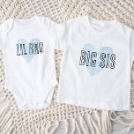 T-shirt Pour Bébé Big Sis Blue Heart Correspondant Famille de frères<br><div class="desc">Vêtements imprimés personnalisés avec une aquarelle graphique coeur et texte "Big Sis" dans une jolie police de caractères. Parfait pour une photo de grossesse ou un cadeau pour les frères et soeurs plus âgés quand le nouveau bébé arrive! Utilisez les outils de conception pour modifier les couleurs ou ajouter votre...</div>