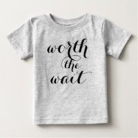 Ça Vaut Le Bébé D'Attente Drôle Mignonne Bébé