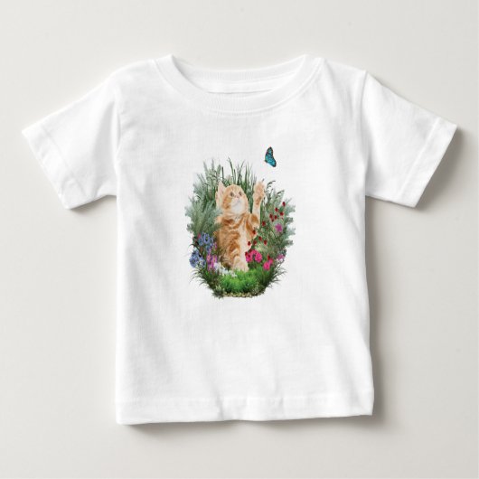 T-shirt Pour Bébé Chaton gingembre jouant avec un papillon (Devant)
