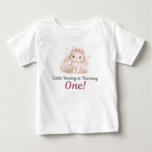 T-shirt Pour Bébé Chemise d'anniversaire pour un petit lapin qui fêt