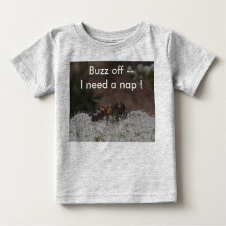 T-shirt Pour Bébé Costume de bébé : Buzz off ! J'ai besoin d'une sie