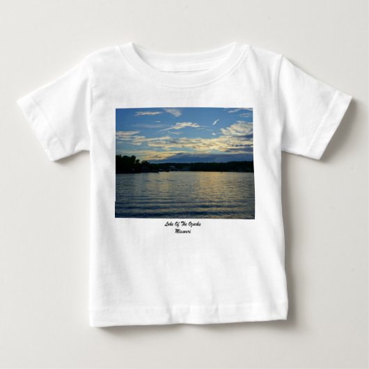 T-shirt Pour Bébé Coucher de soleil bleu du lac des Ozarks (Devant)