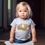 T-shirt Pour Bébé Cute Retro Floral One | Premier anniversaire du bé<br><div class="desc">Cette chemise super mignonne de premier anniversaire présente un design floral dessiné à la main,  y compris des marguerites,  en orange,  rose,  vert olive et blanc. La typographie rétro dit : "Un" en vert olive foncé. *Illustration de Tracey Khalei / Orabella Prints.</div>