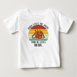 T-shirt Pour Bébé Dada m'aime plus qu'il n'aime la randonnée personn