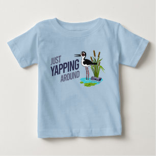 T-shirt Pour Bébé Drôle, Jouant autour de l'écharpe à cou noir