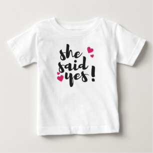 T-shirt Pour Bébé Elle a dit oui ! Célébration de fiançailles – Roma